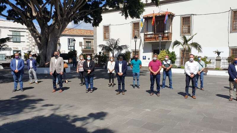 Imagen de la concentración a mediodía en la plaza de San Juan / TA